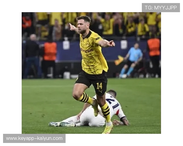 AC米兰菲尔克鲁格制胜头球，脱衣庆祝染黄